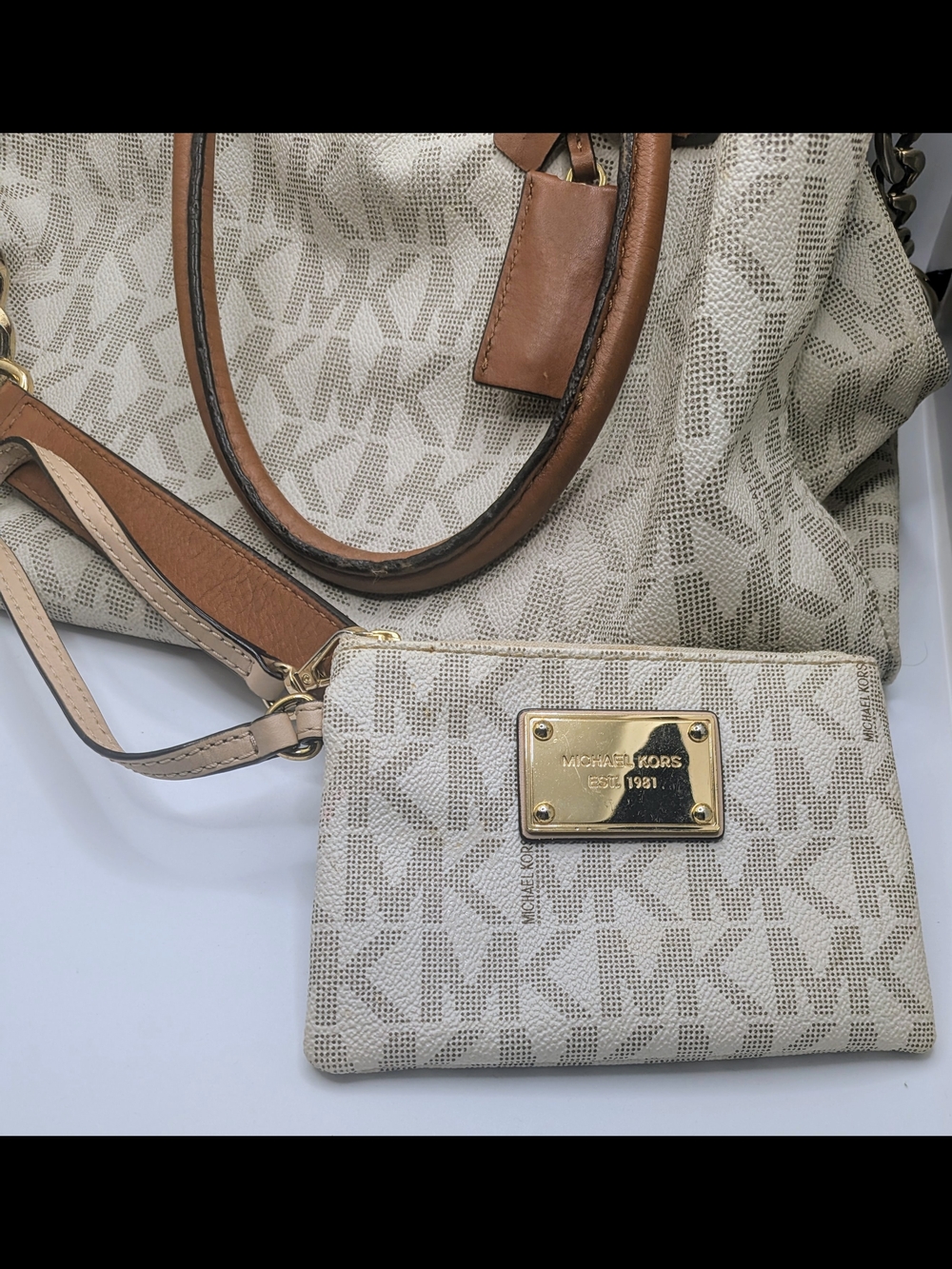 Michael Kors Beige and Brown Large Signature Tote with Matching Wristlet - Picture 2 of 9